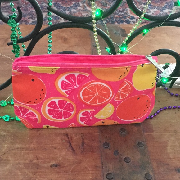 Clinique Accessories - 🎉SOLD🎉Clinique Cosmetic Bag